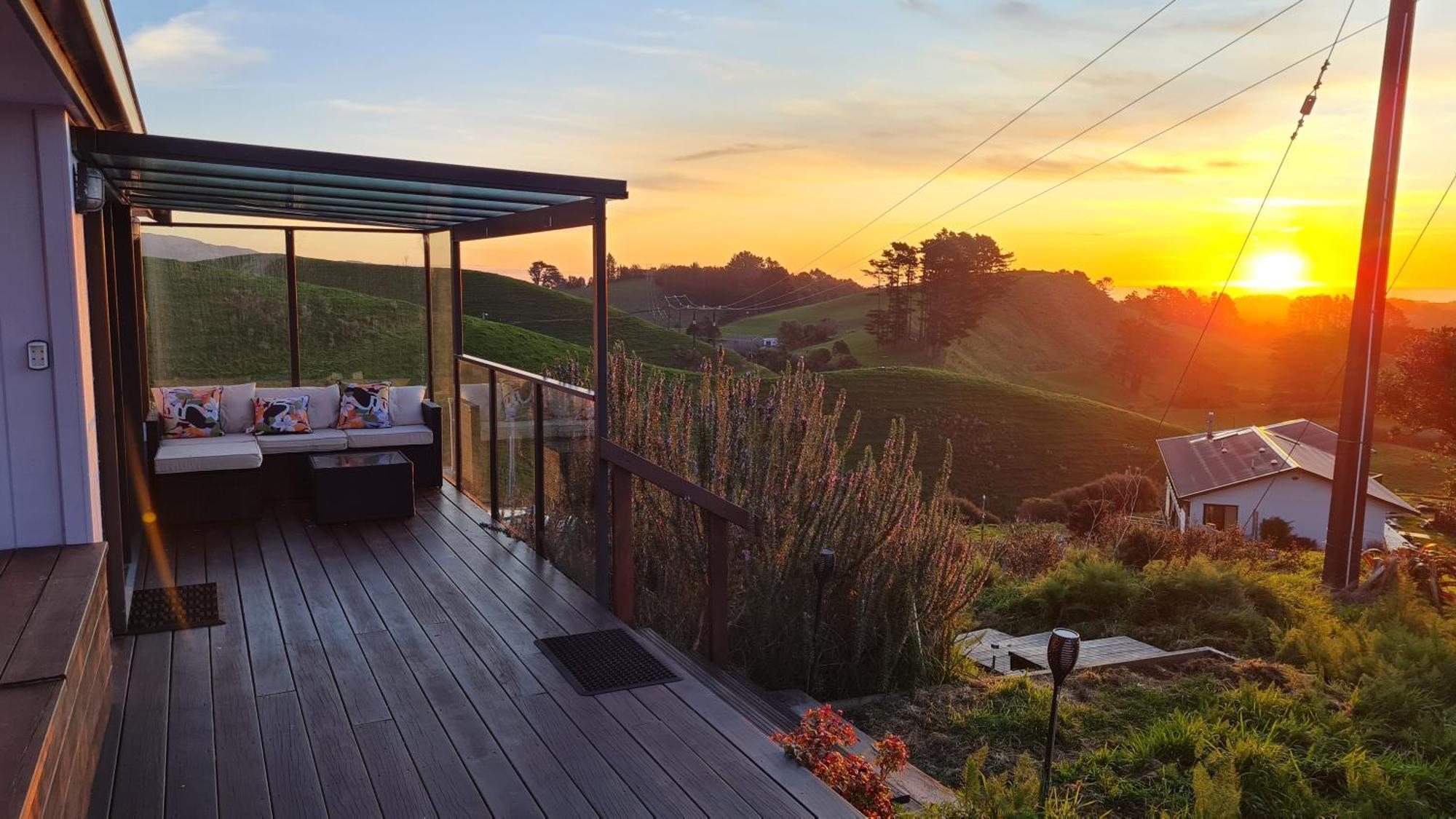 Cosy Country Cottage On A Sunny Hill New Plymouth Extérieur photo